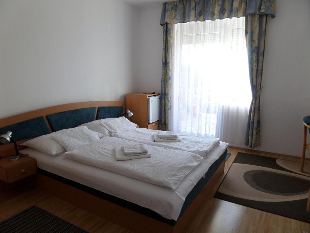 Silent Apartmanhaz Harkány Zewnętrze zdjęcie